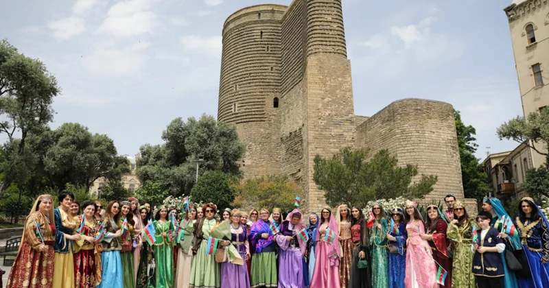 Bu gün Milli geyimdə gəzinti layihəsinin 10 illik yubileyidir