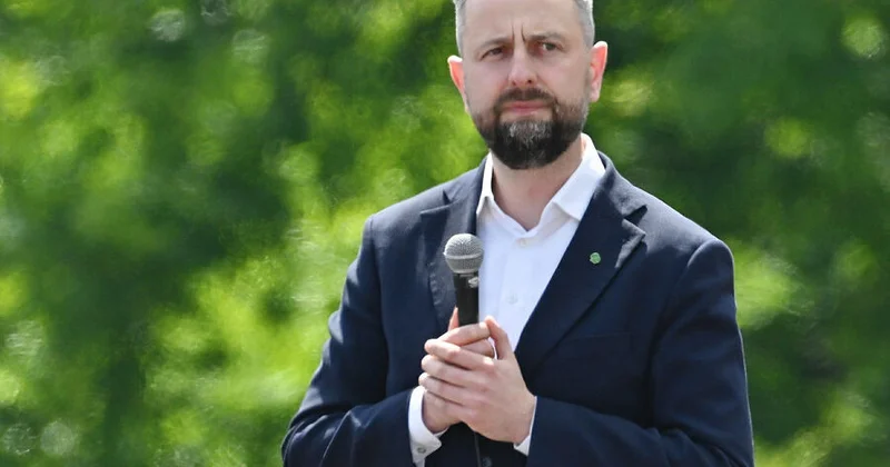 Polşanın müdafiə naziri Kosiniyak Kamış Rusiyanı ilk dəfə açıq şəkildə düşmən adlandırıb