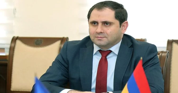 Ermənistan müdafiə naziri parlamentin qapalı iclasına çağırıldı