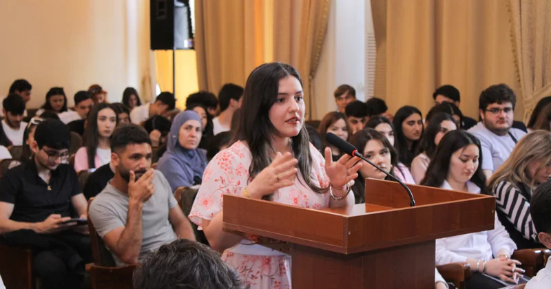 ADAU da “Açıq mikrofon” tələbələrin təklifləri dinlənilib
