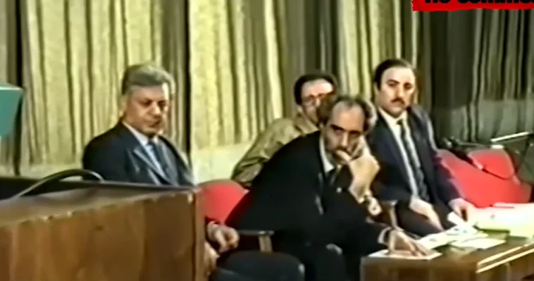 Əbülfəz Elçibəyin 1992 ci ildə məcburi köçkünlərlə görüşü