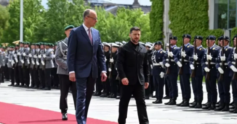 3 ildən sonra kostyum geyindi FOTOLAR