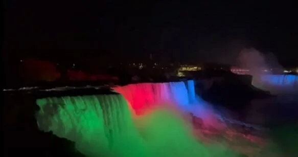 Niaqara şəlaləsi bayrağımızın rəngləri ilə işıqlandırıldı