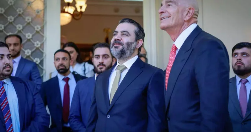 13 il sonra Dəməşqdə yenidən ABŞ bayrağı qaldırıldı FOTO