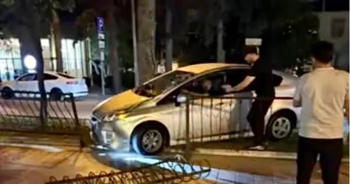 Bakıda “Prius” parkın hasarına çırpıldı VİDEO