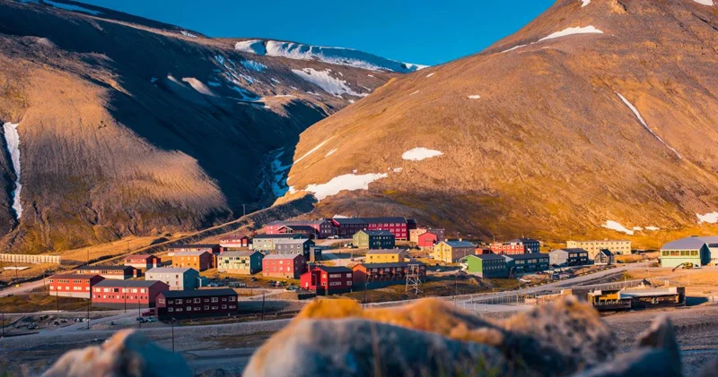 Doğulmaq və ölmək qadağandır: Norveçdəki unikal şəhər haqqında nə bilinir