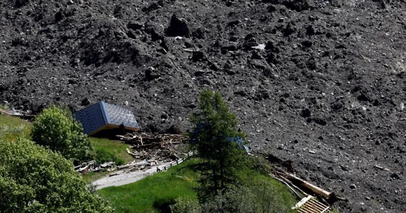 İsveçrədə təbii fəlakət: Kənd bütövlükdə torpaq və buz kütləsinin altında qaldı