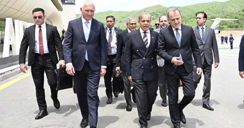 Şahbaz Şərif Azərbaycana gəlib