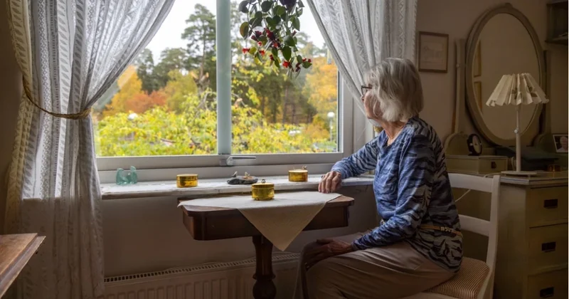 Yalnız yaşayanlarda Alzheimer riski %50 artır