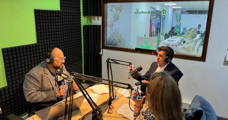 Kolumbiya radiosunda 28 May Müstəqillik Gününün əhəmiyyətindən bəhs olunub