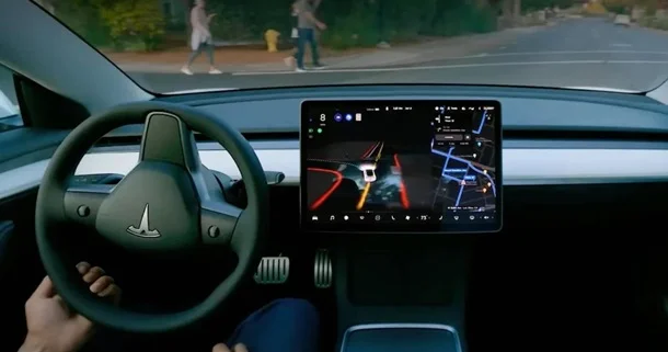Tesla işçiləri şirkətin avtopilotuna etibar etmirlər