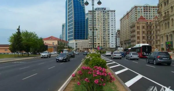 Yollarda adacıqlar: düzgün xətlənmə aparılmayıb? Video