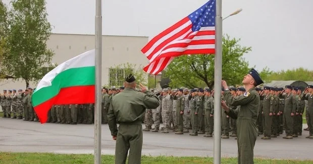 Болгария не продлит размещение самолетов США без решения по визам