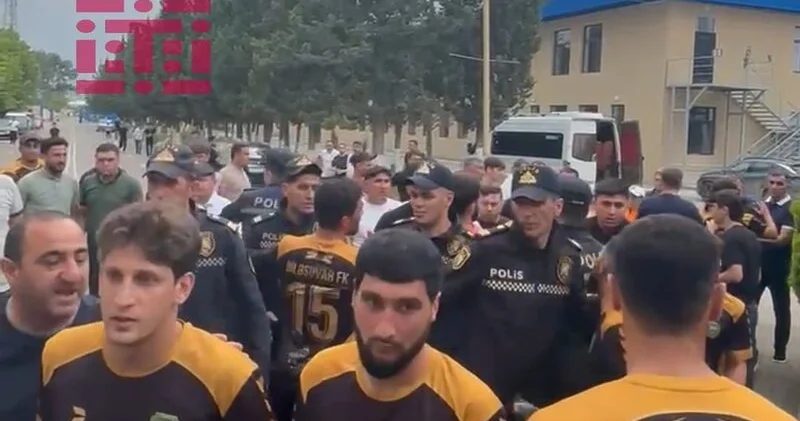 Azərbaycan çempionatında futbolçular və azarkeşlər arasında dava düşdü