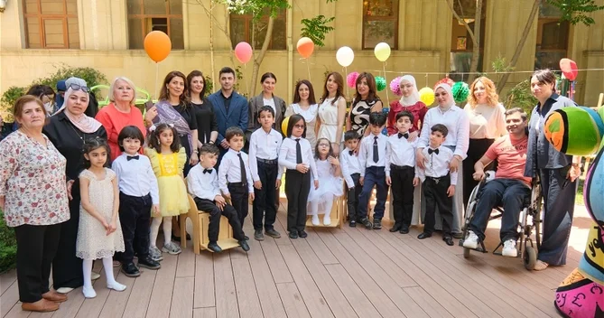 McDonald s Azərbaycan Uşaqların Sağlam Gələcəyi mərkəzinə tibbi avadanlıq təqdim edib