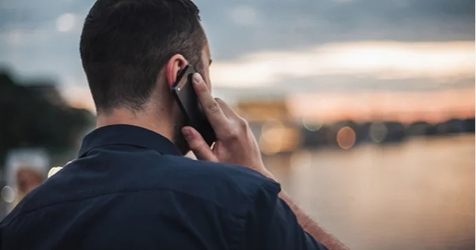 Mobil telefonla bağlı daha bir qadağa