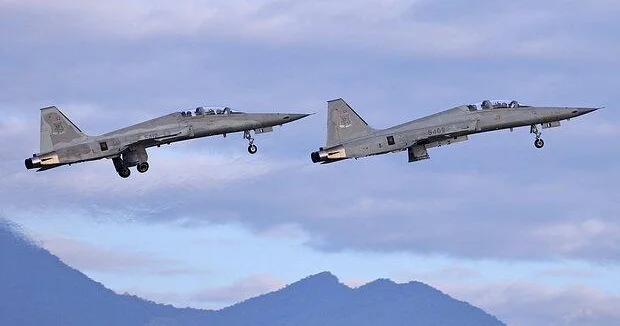 ВМС США поменяют F 5 на F/A 18