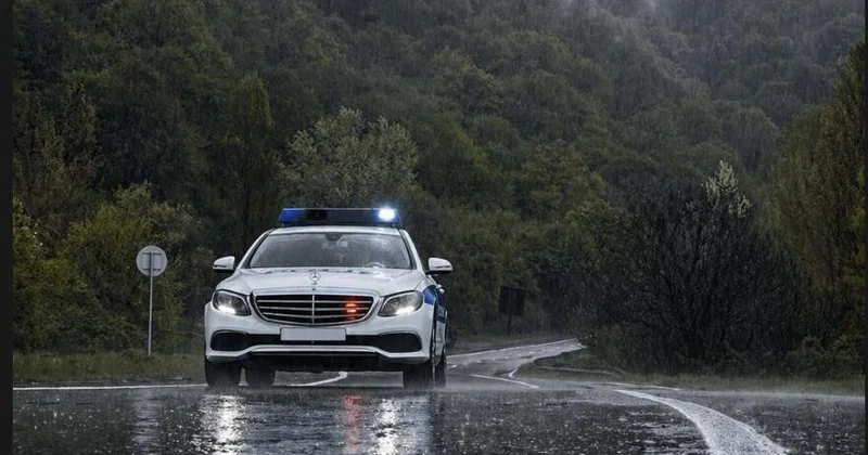 Qaraməryəm İsmayıllı Şəki avtomobil yoluna ağac aşdı