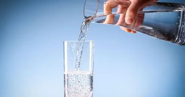 Az su içmək böyrək daşı riskini artırır
