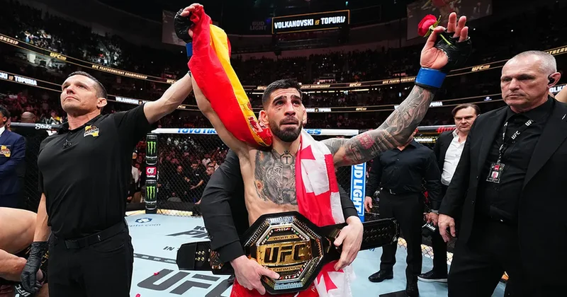 Топурия победил Оливейру и стал чемпионом UFC в легком весе