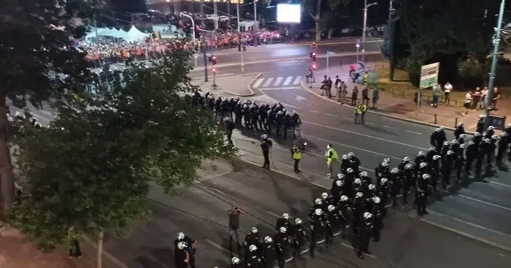 Serbiya DİN: Belqradda keçirilən etiraz aksiyasında altı polis əməkdaşı yaralanıb