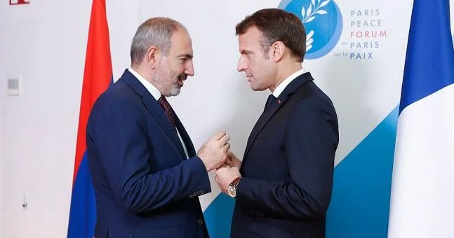 Paşinyan Makronla danışdı