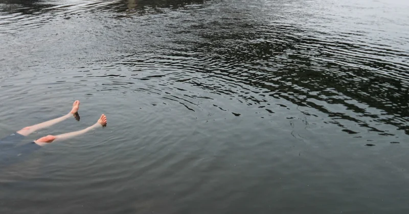 В Баку из воды извлекли тело утопленника