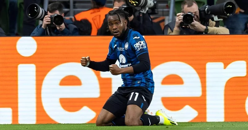 Liverpul və Arsenal hücumçu uğrunda mübarizə aparır