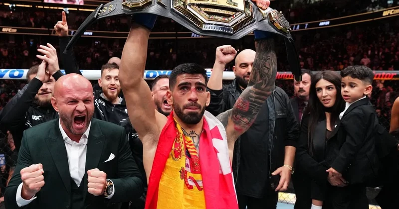 Topuriya ilk raundda Oliveyranı nokaut edərək UFC çempionu olub VİDEO