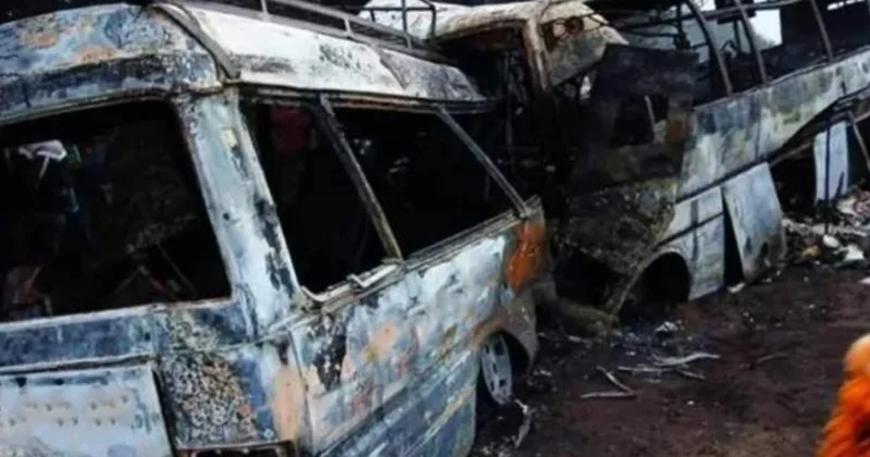 Tanzaniyada dəhşətli qəza: İki avtobus alovlandı, onlarla ölü var