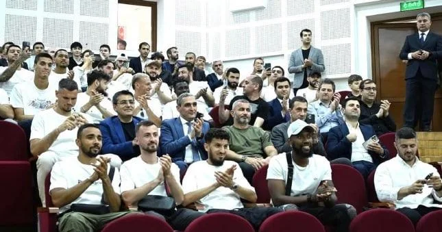 Ağ geyimli “Qarabağ”lıların Xankəndi səfəri Reportaj
