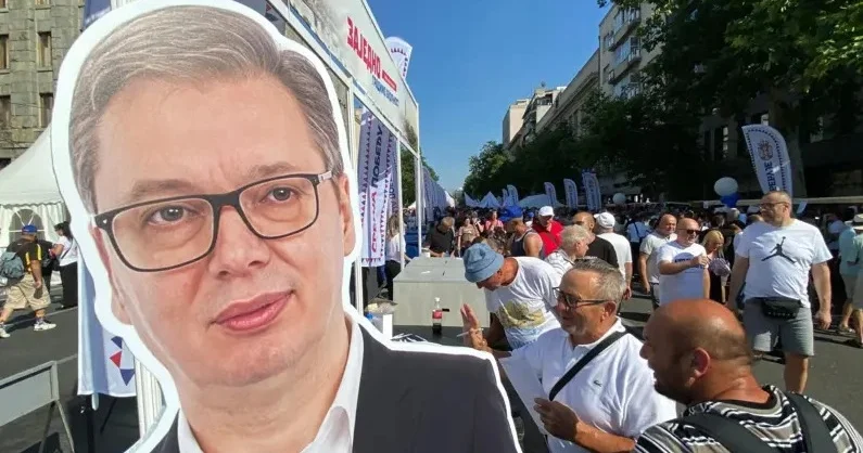 Вучич объявил о скорой отставке и досрочных выборах