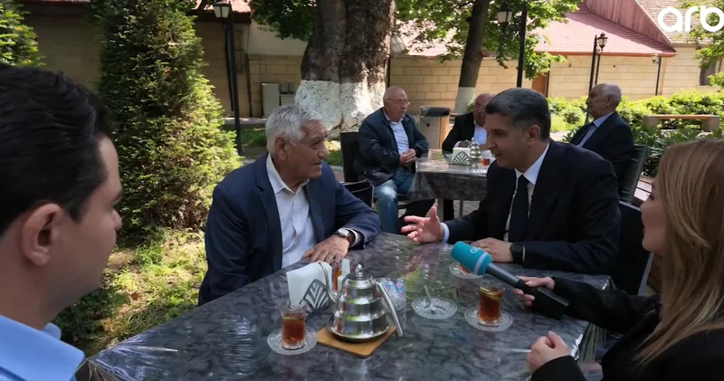 İcra başçısı çayxanaya getdi, sakinləri dinlədi VİDEO