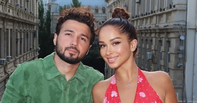 Azərbaycanlı iş adamı model xanımı ilə Bakıya gəldi