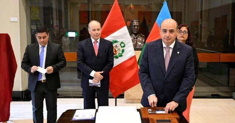 Azərbaycan və Peru arasında diplomatik münasibətlərin qurulmasının 30 illiyinə həsr olunmuş sərginin açılış mərasimi keçirilib FOTO