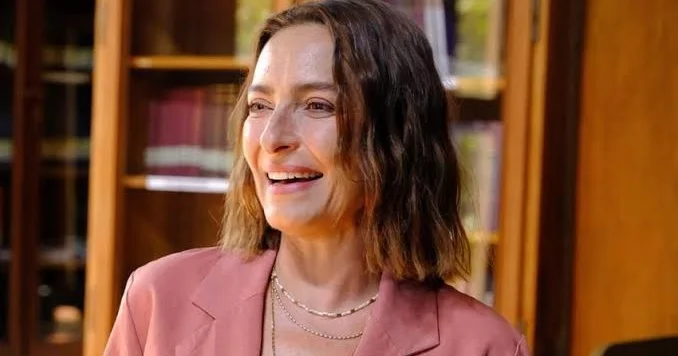 Ayça Bingöl “Aşk və Taxt” serialının heyətinə qoşuldu