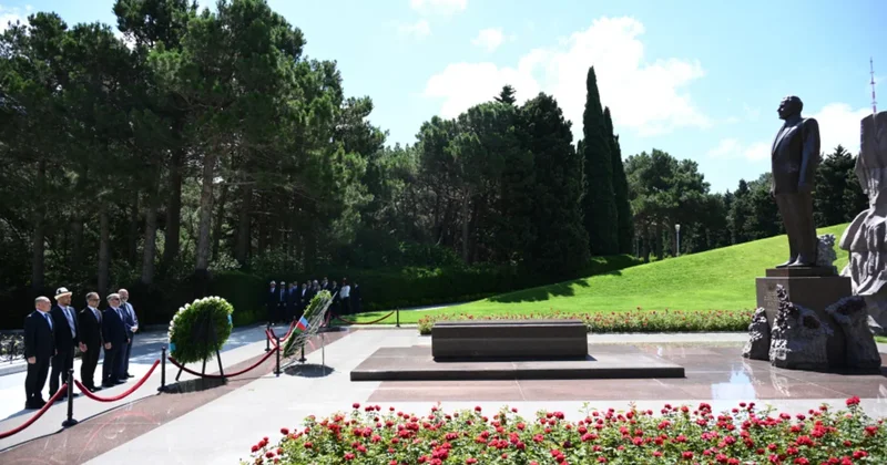 TDT ölkələrinin dini qurum rəhbərləri Fəxri xiyabanı və Zəfər parkını ziyarət ediblər FOTO