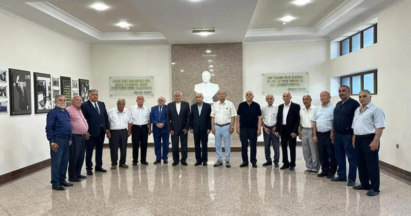 YAP Xəzər rayon təşkilatı veteran partiya üzvü Rövşən Salahovun yubileyini qeyd etdi