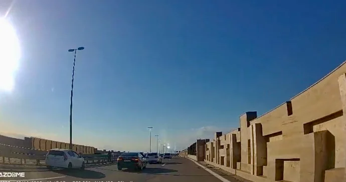 Zığ yolunda zəncirvari qəza Üç avtomobil toqquşdu VİDEO VİDEO