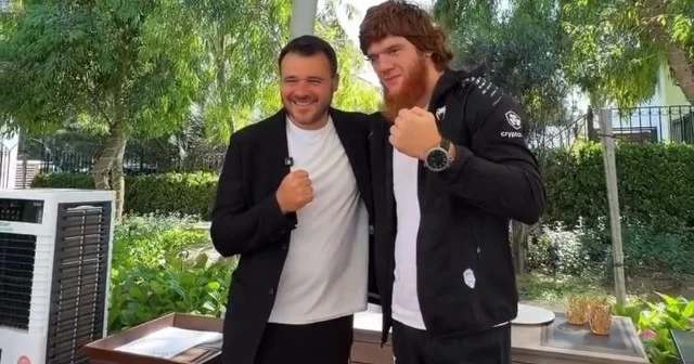 Emin ondan ev istəyən UFC döyüşçüsünə saat bağışladı VİDEO
