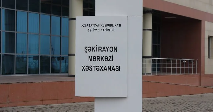 Şəkidə parkdan keçən kişini it dişlədi