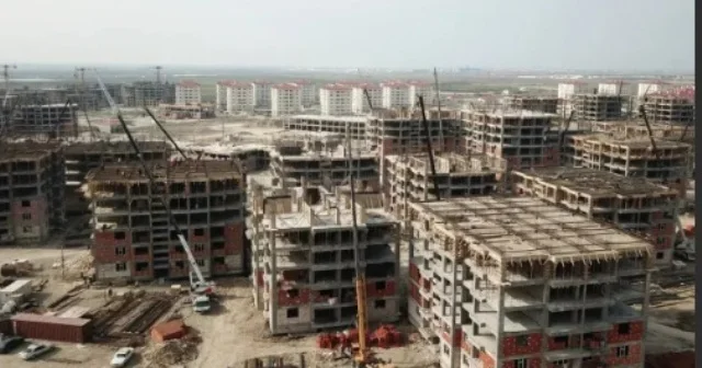 Əli qabarlı tələbə: yeni nəsil Qarabağda bərkimək istəyir?