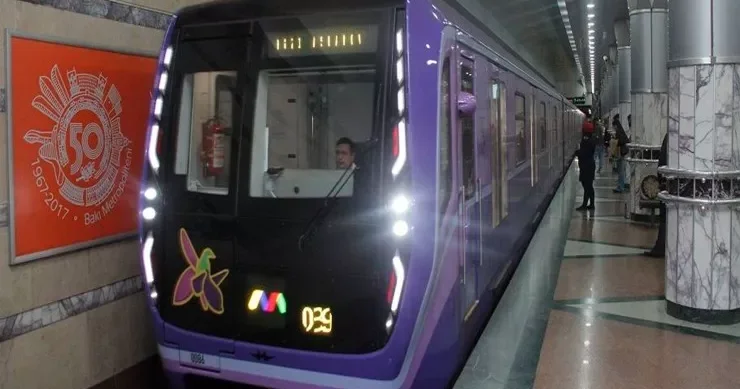 Metronun bu xətti yay qrafikinə keçir