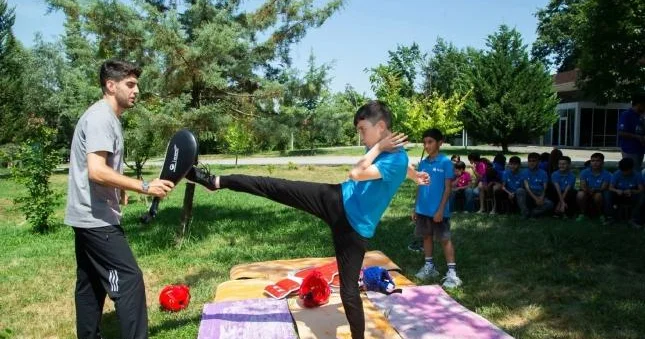 Paralimpiya çempionu İmaməddin Xəlilov şəhid övladlarına ustad dərsi keçib