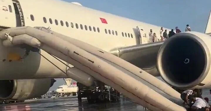 Самолет Turkish Airlines экстренно эвакуирован после посадки ВИДЕО