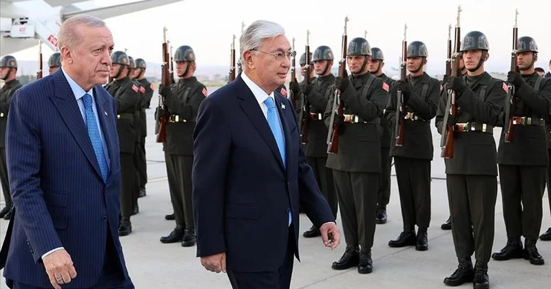 Ərdoğan Tokayevi rəsmi mərasimlə qarşılayıb