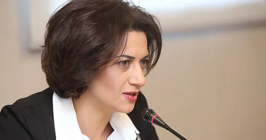 Anna Akopyan Göyçə çimərliyindən FOTO paylaşdı