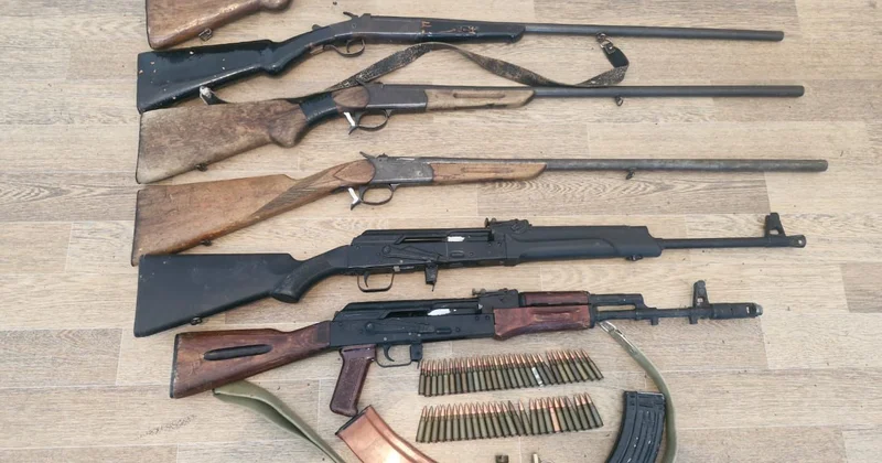 Bir avtomat, 8 tüfəng götürülüb