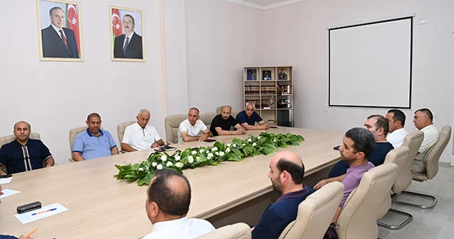 “Azərişıq” ASC nin nümayəndələri Ağdamda fermer və sahibkarlarla görüşüb Fotolar