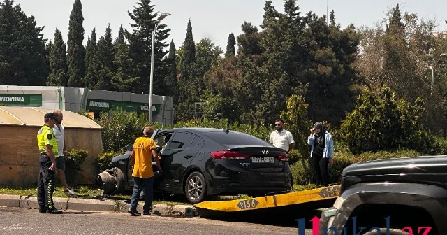 Bakıda Hyundai qəzaya düşdü